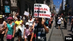 Etütlü okulların kapatılmasını protestosu, İstiklal Caddesi, İstanbul